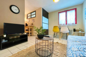 Apartment for 4 person 3min walk to GEMTramGare #C1